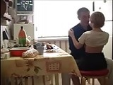 Una teen si scopa uomo maturo